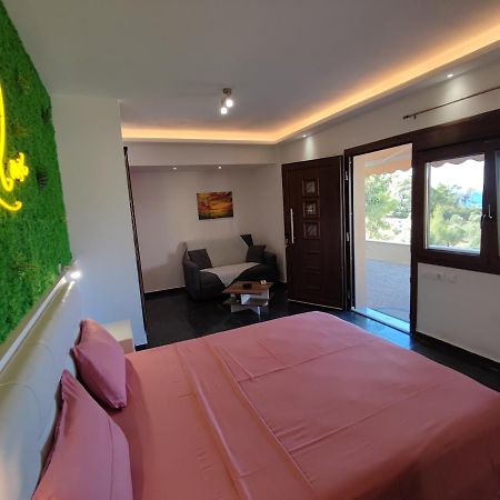 Theasis 4 Luxury Studio With Sea View 네오스마르마라스 외부 사진