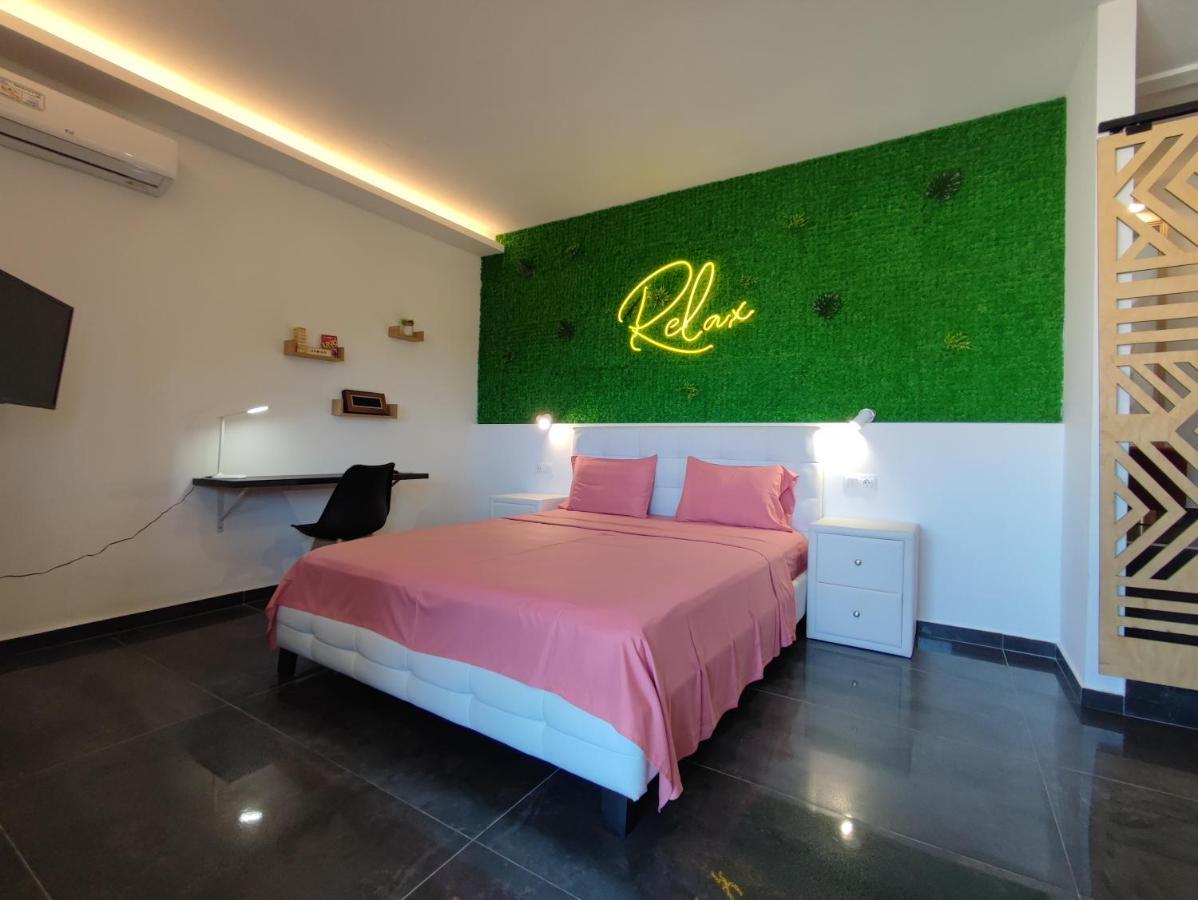 Theasis 4 Luxury Studio With Sea View 네오스마르마라스 외부 사진