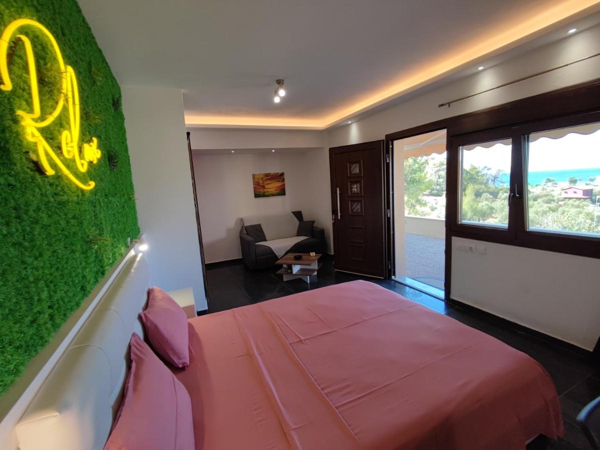 Theasis 4 Luxury Studio With Sea View 네오스마르마라스 외부 사진