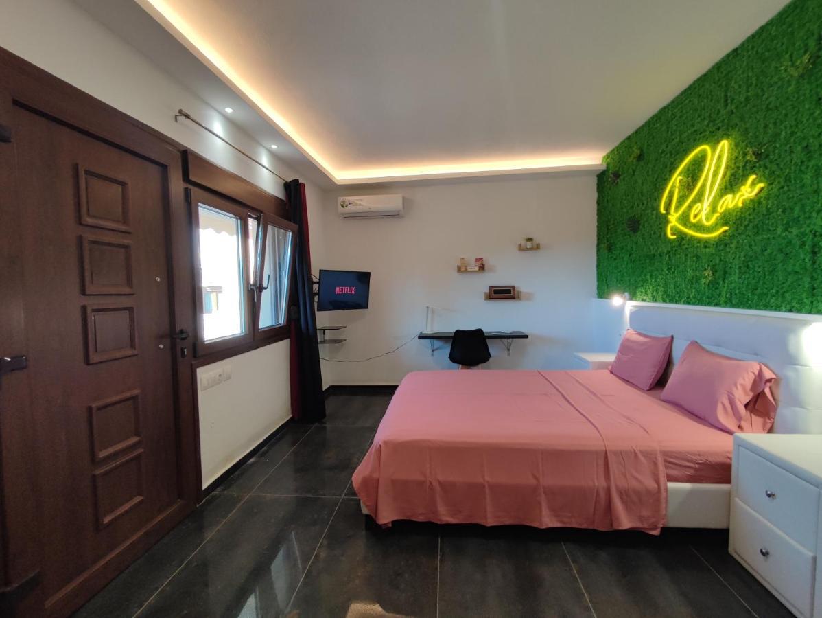 Theasis 4 Luxury Studio With Sea View 네오스마르마라스 외부 사진