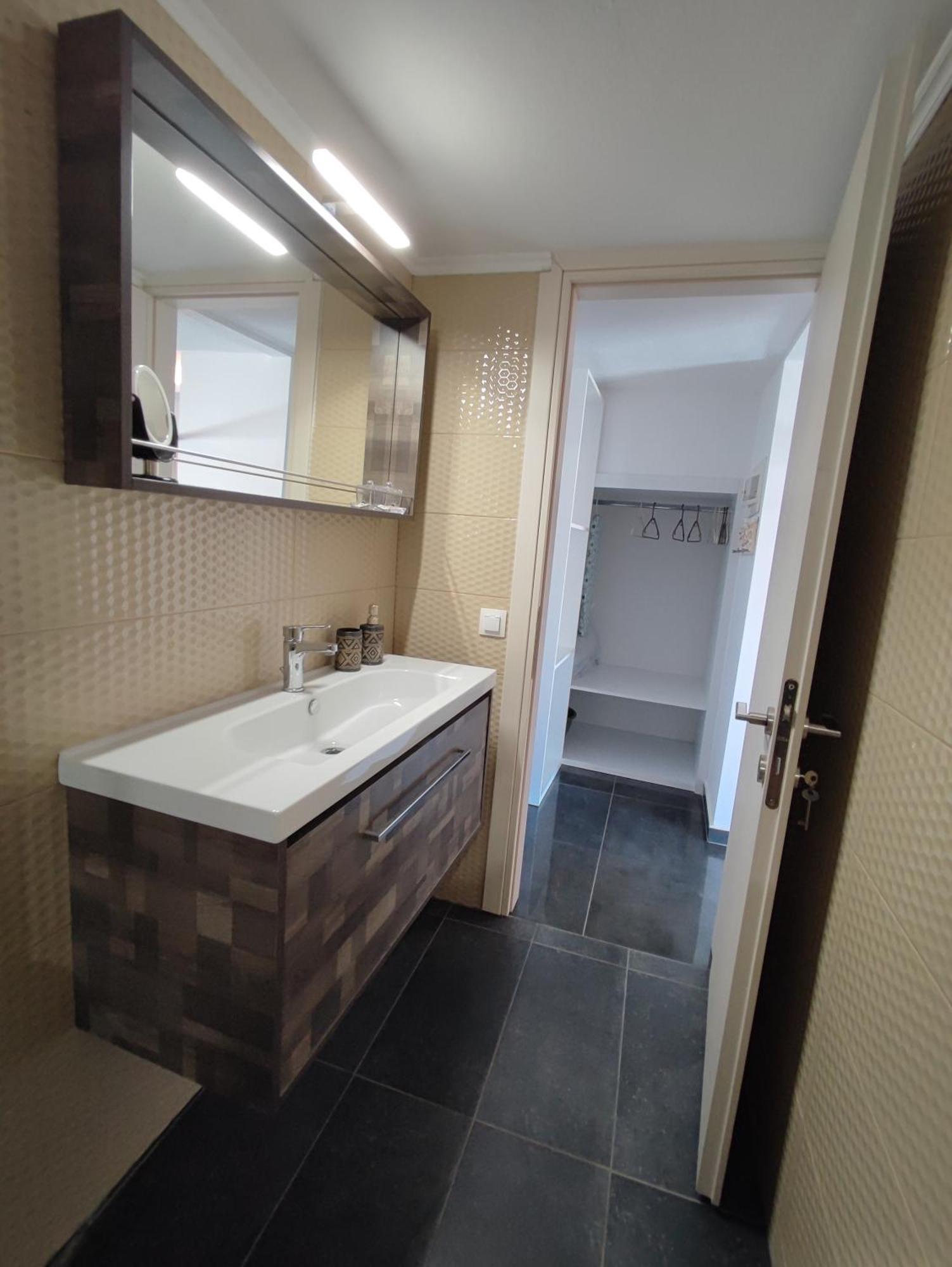Theasis 4 Luxury Studio With Sea View 네오스마르마라스 외부 사진